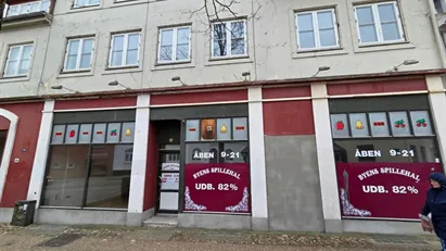 126 kvm butik - beliggende ud til torv i Gravene - momsfrit