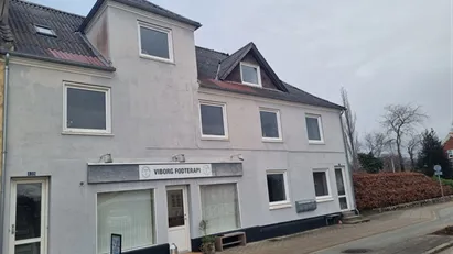 Godt erhvervslejemål til butik, kontor, klinik m.m. - i alt 65 kvm